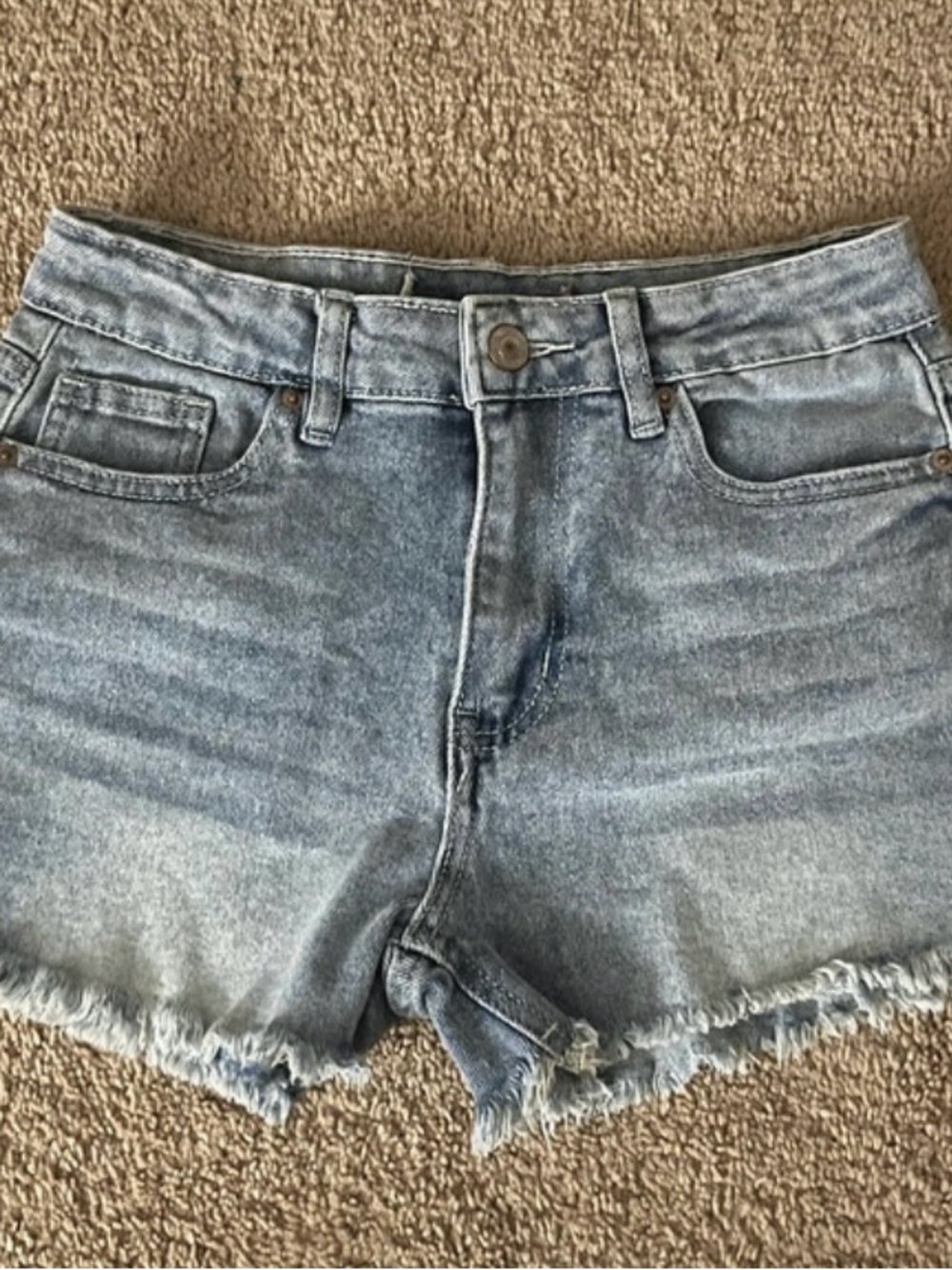 Light Wash Frayed Hem Denim Shorts